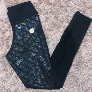 Dtinas scrunch Booty Leggings Shiny Scale M